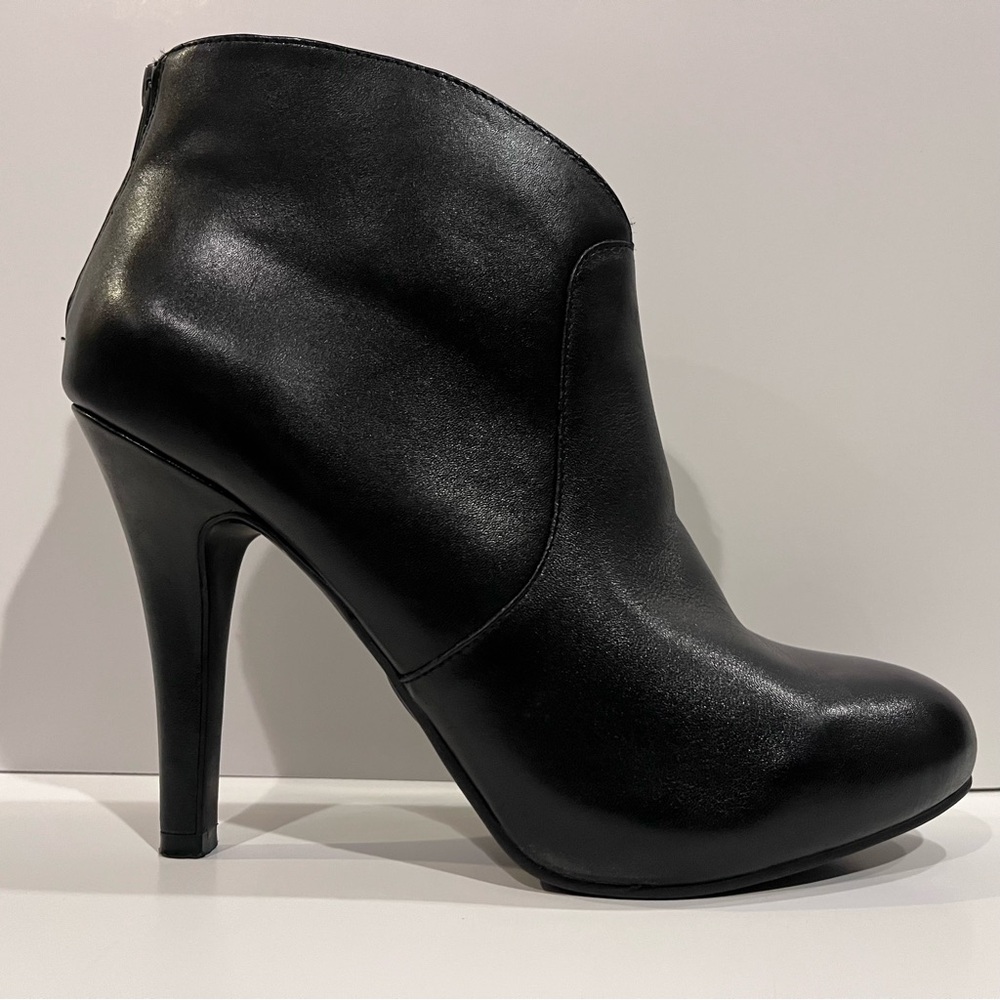 Me Too Black Leather High Heel Booties Size 9